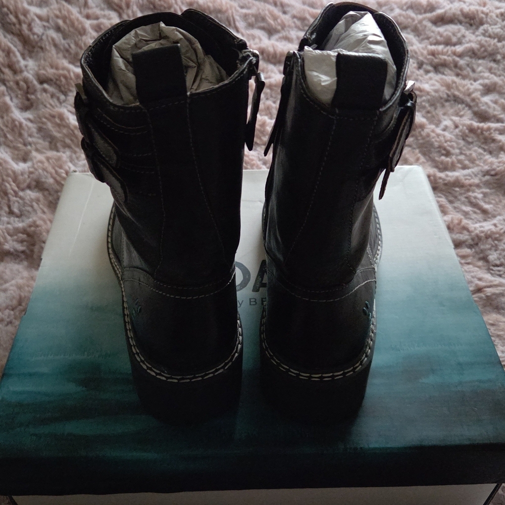 Black Lace-Up Boots - Picture 4 of 7